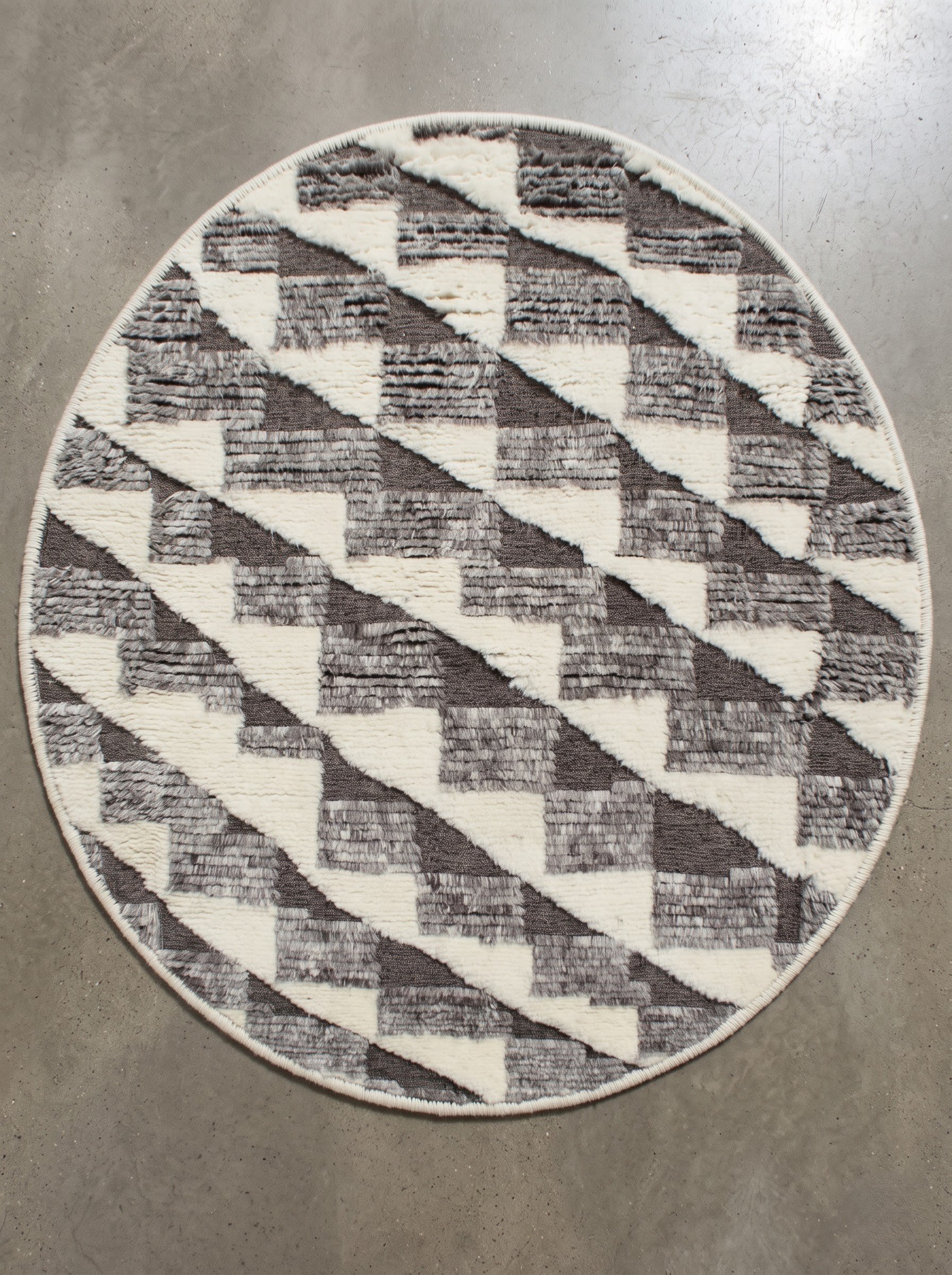 Oval Carpet — Elliptical Medallion | Paliram Carpets Custom Weave Mirzapur