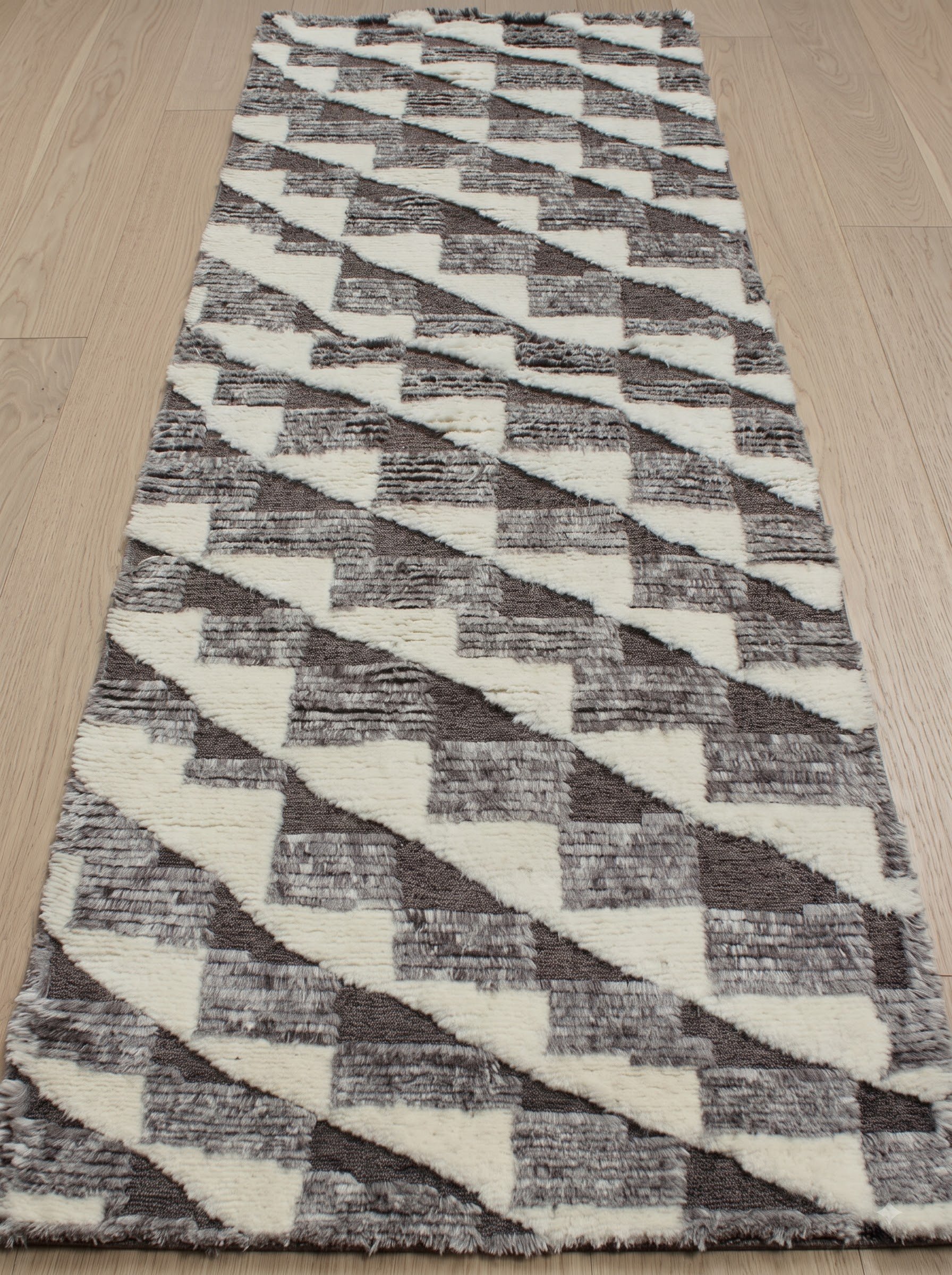 Oval Carpet — Elliptical Medallion | Paliram Carpets Custom Weave Mirzapur
